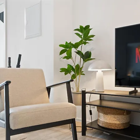 Coming - Moderne Mit Naehe Zu Koeln Messe, Flughafen, Dom, Lanxess-arena - Schnelles Wlan, 2 Baeder, 2 Kostenlose Parkplaetze