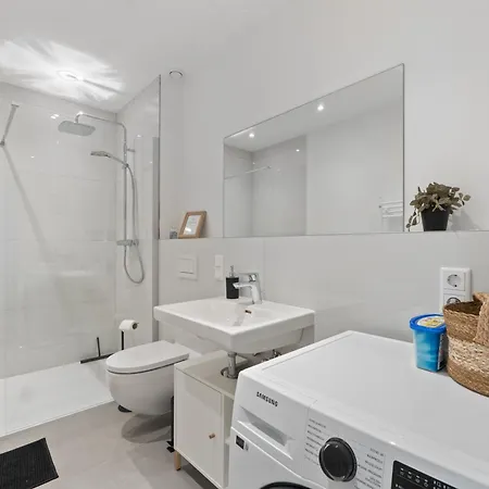 Apartment Coming - Moderne Mit Naehe Zu Koeln Messe, Flughafen, Dom, Lanxess-arena - Schnelles Wlan, 2 Baeder, 2 Kostenlose Parkplaetze Bergisch Gladbach