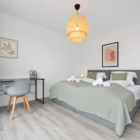 Coming - Moderne Mit Naehe Zu Koeln Messe, Flughafen, Dom, Lanxess-arena - Schnelles Wlan, 2 Baeder, 2 Kostenlose Parkplaetze Apartment *