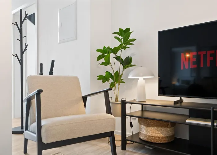 Coming - Moderne Mit Naehe Zu Koeln Messe, Flughafen, Dom, Lanxess-arena - Schnelles Wlan, 2 Baeder, 2 Kostenlose Parkplaetze