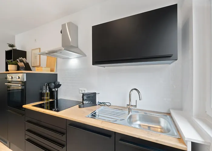 Coming - Moderne Mit Naehe Zu Koeln Messe, Flughafen, Dom, Lanxess-arena - Schnelles Wlan, 2 Baeder, 2 Kostenlose Parkplaetze *