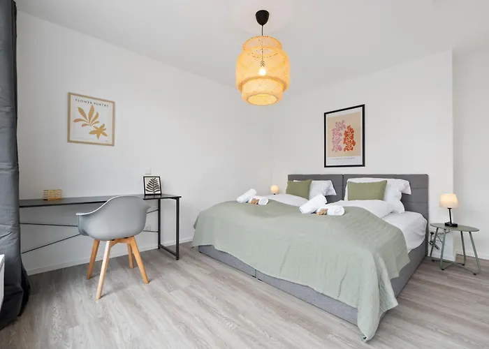 Coming - Moderne Mit Naehe Zu Koeln Messe, Flughafen, Dom, Lanxess-arena - Schnelles Wlan, 2 Baeder, 2 Kostenlose Parkplaetze Lejlighed *