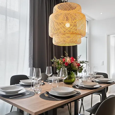 Coming - Moderne Mit Naehe Zu Koeln Messe, Flughafen, Dom, Lanxess-arena - Schnelles Wlan, 2 Baeder, 2 Kostenlose Parkplaetze Apartment *